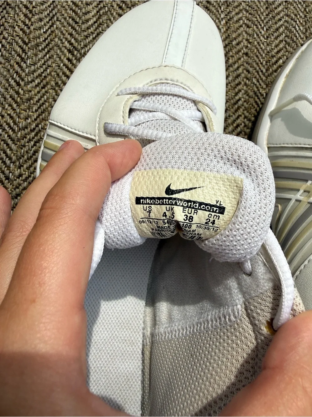 Vintage Nike Women’s size 7 Power Channel Golf Shoes w/ Metallic Stripe Accent
